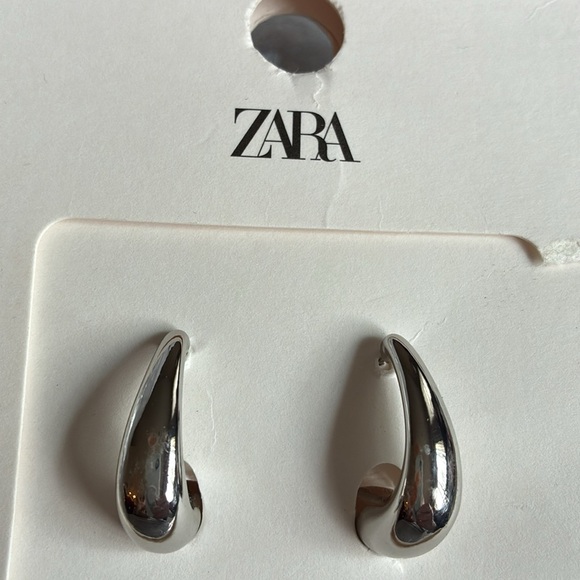 NWT. Zara Silver Elegant Silver Hoop Earrings. - Picture 7 of 10